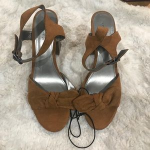 Worthington Brown Bow Heels